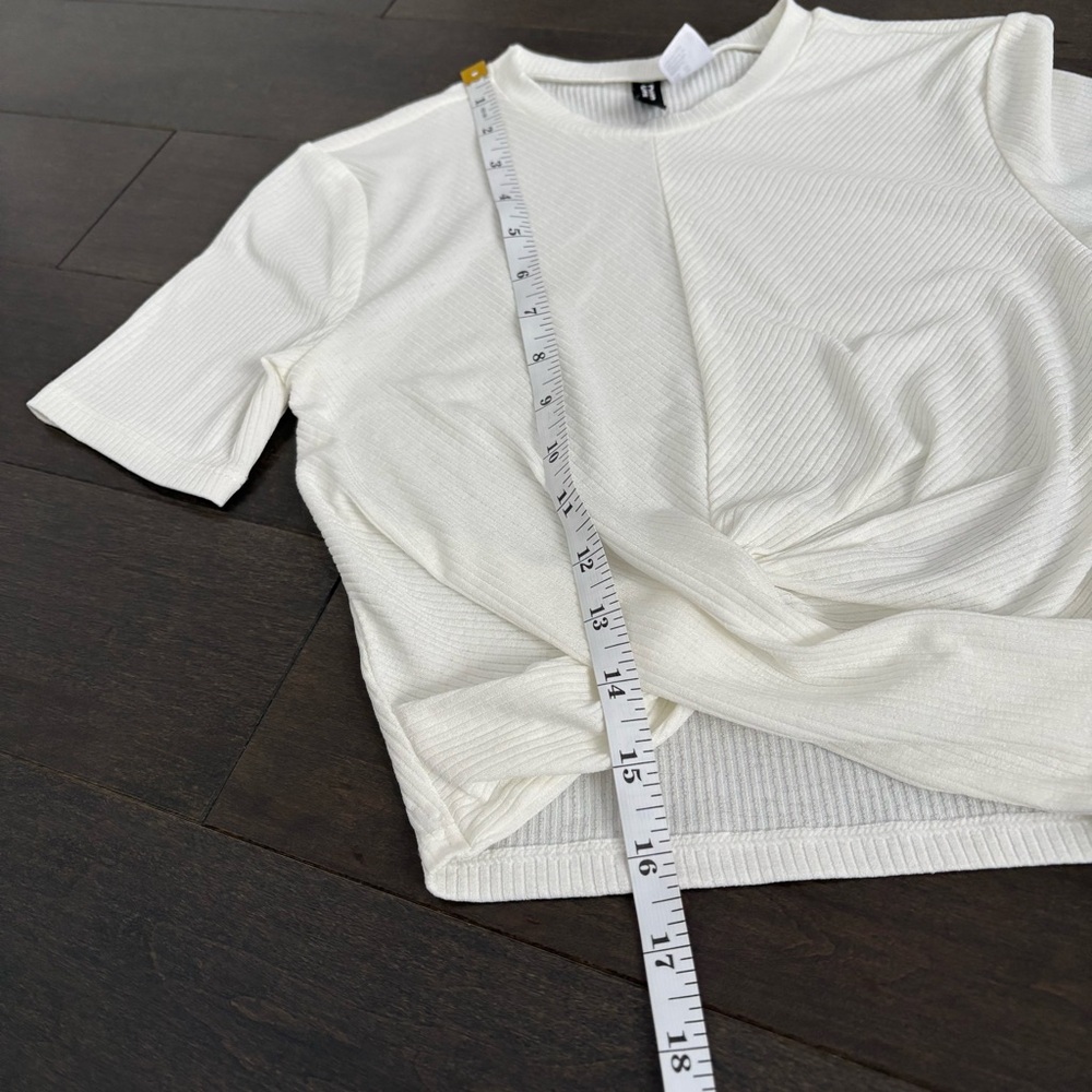 H&M White Ribbed Twist Front Crop Top Short Sleeve Size XS Valentine’s Day - Picture 6 of 6